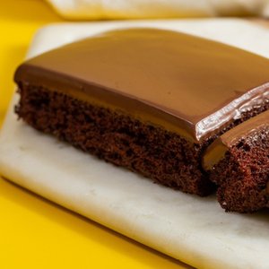 Larna Cake soft chocolate cake texture